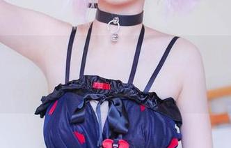 Arty亚缇好像在说：你永远想不到飞鸟马时和制服的组合会这样！