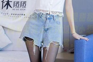 BoBoSocks袜啵啵 - 原图里甜甜圈的黑皮手套，图集看完心中闪过的小想法：她是不是不太正常。