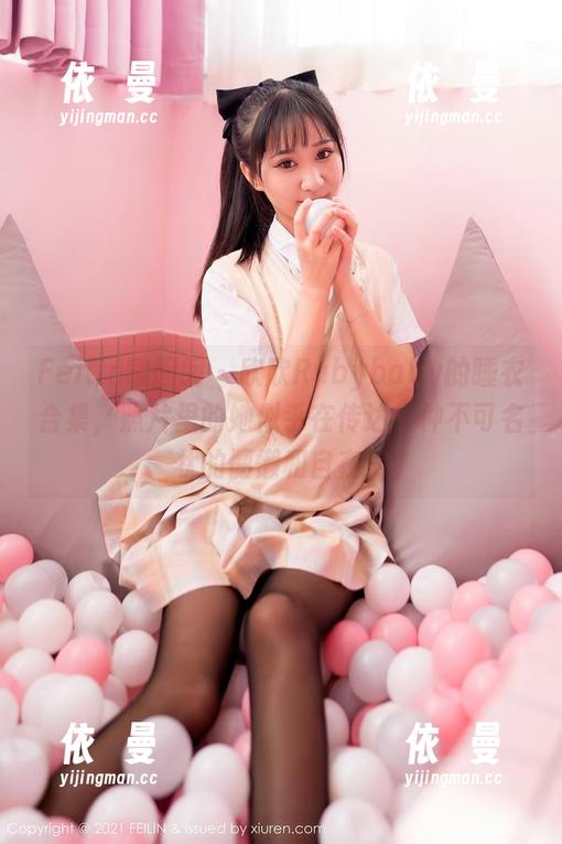 Feilin嗲囡囡 - 欣欣Rubybaby的睡衣合集，照片里的她似乎在传达一种不可名状的慵懒和自在～