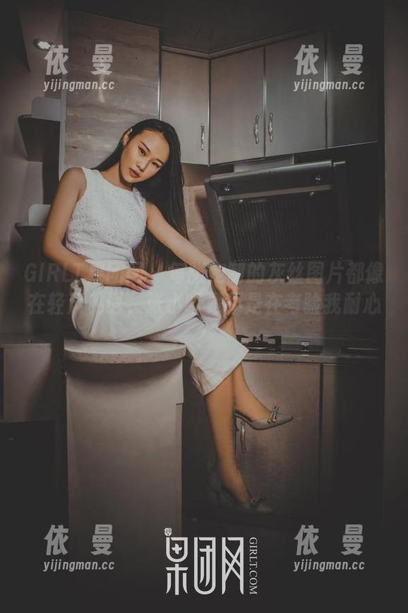 GIRLT果团网-张小喵 GIRLT果团网 - 每张定制的灰丝图片都像在轻声私语,张小喵是不是在考验我耐心?
