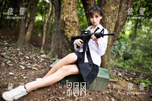 GIRLT果团网-松果儿 GIRLT果团网 - 图册里追寻松果儿红裙的魔力,偶尔伸长脖子看一下!