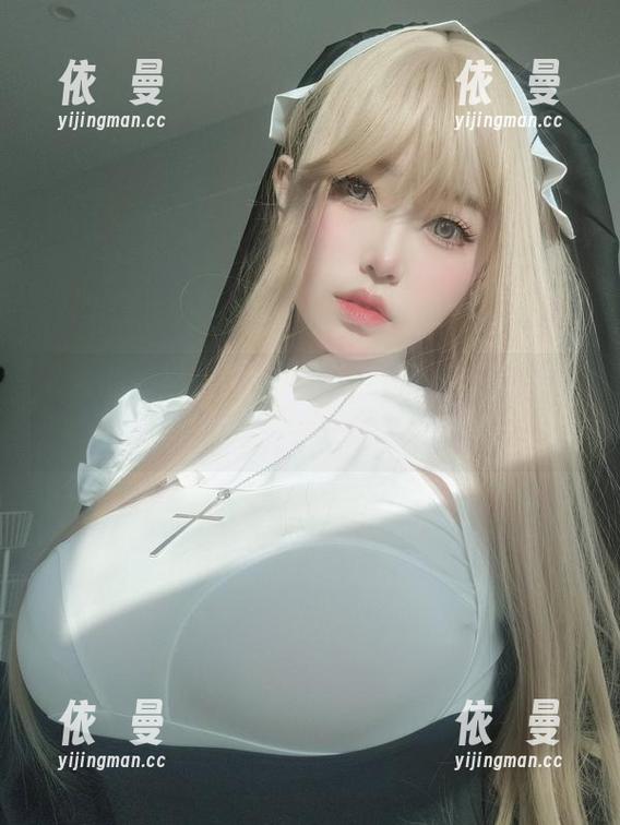 K酱的最新泳装图片，这年头水都能穿出不同的花样来！