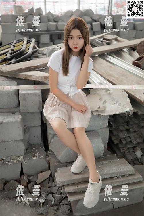 MSLASS梦丝女神 - 网盘里的雯雯：一双丝袜美腿，心知道但不敢说。
