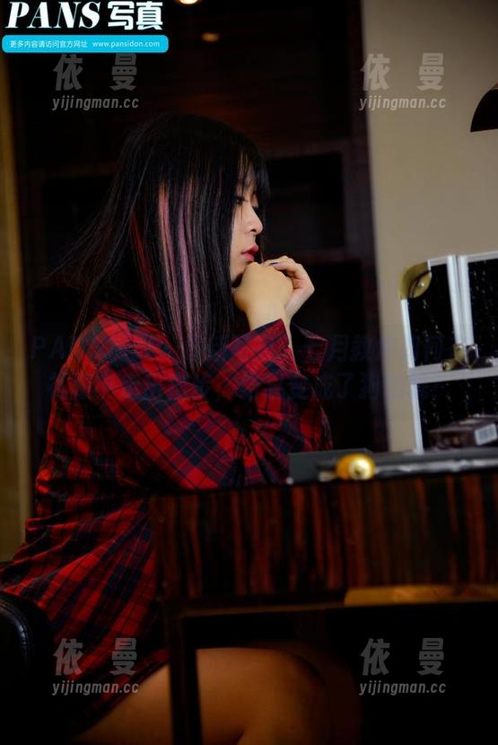 PANS摄影-七月 PANS摄影 - 最新写真:七月教你如何在礼服中走出猫步,结果变成了狗蹦跳!