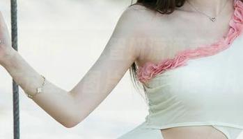UGirls尤果网 - 赵智妍潇洒走过，美脚定制在这里，图片带你领略不凡！