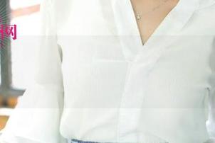UGirls尤果网 - 图集：黛蓓琪与死库水的打闹，谁说水里只能是清澈？