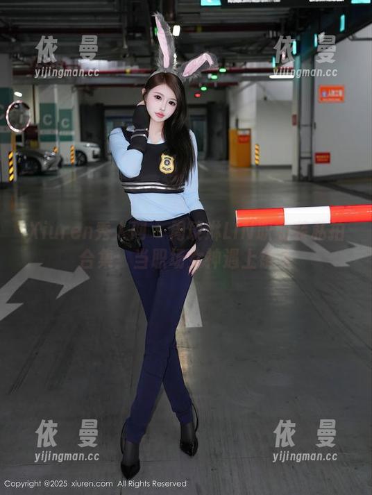 Xiuren秀人网-周琰琳LIN Xiuren秀人网 - 周琰琳LIN职业装私拍合集:当职场女神遇上镜头