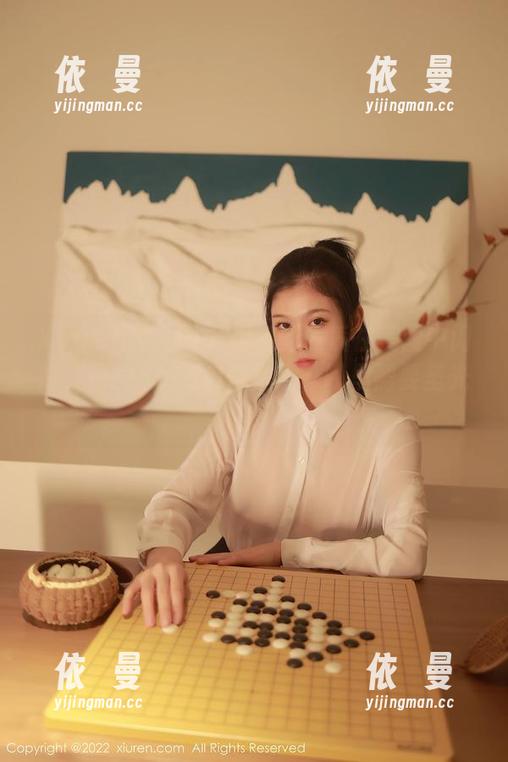Xiuren秀人网 - 姐姐的气质在美图中闪耀，白微Sera自信呈现，哪里需要圣光？