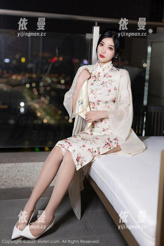 Xiuren秀人网 - 这是软软roro的“学姐”作品，仔细一看，发现亮点随处可见，不过我为什么总看得走神呢？