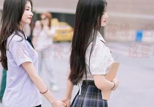 YouMi尤蜜荟 - 是小逗逗在线，白丝原图来袭，“鞋子都快不见了”，这登场的节奏！