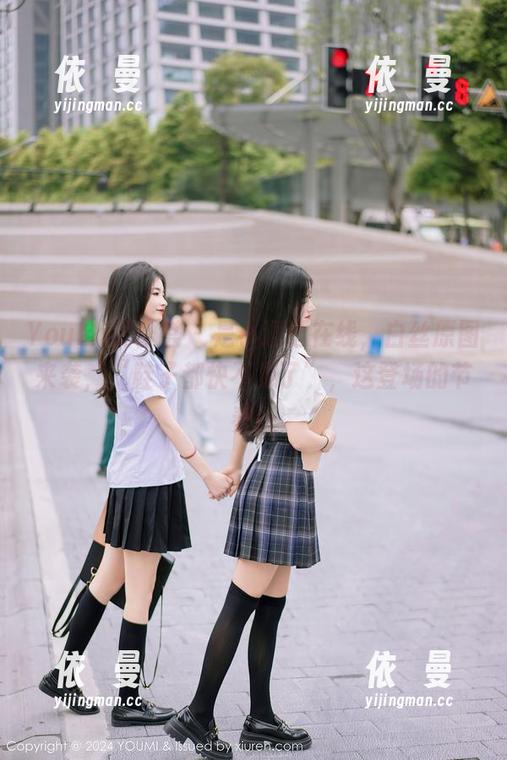 YouMi尤蜜荟 - 是小逗逗在线，白丝原图来袭，“鞋子都快不见了”，这登场的节奏！