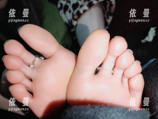 YuYu超甜丫 微密圈 - “YuYu超甜丫”的图集,教室变成了私密小天地,画风有点不对?