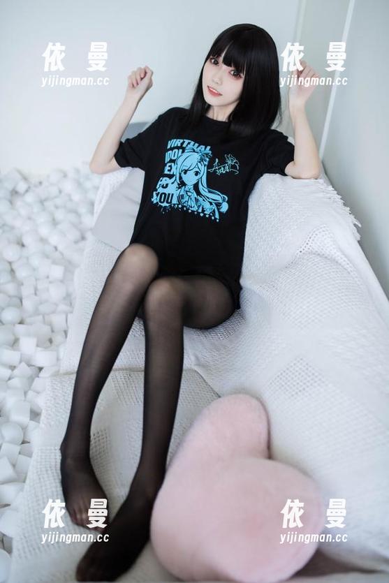 你的负卿姐姐贴心定制写真，让你和镜头都不自觉地加个班！