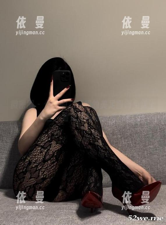 微密圈 - 保守的二舅妈的美足图册免费上线，警告：看完可能会多看她的脚!