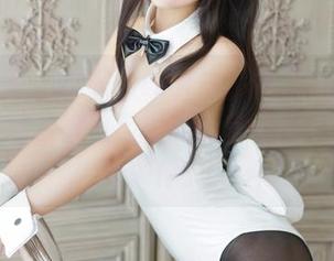 免费下载喵糖映画的图片，欣赏香肩清纯美女，结果被自己愤怒的单身镜像击中，哭惨。