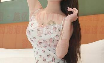 嗲囡囡 - 施忆佳KITTY的纯白美图，像是夏日的泡泡糖，甜甜的，不知道该怎么形容，但就是喜欢！