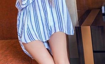 头条女神 - 小晴子的办公室梦想合集：原来办公桌是T台！