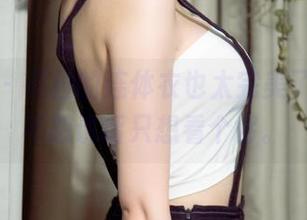 尤果网 - 贝拉的连体衣也太完美了，完全不想说话只想看个够。