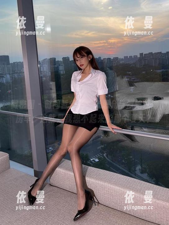张思允 微密圈 - 时间暂停了,张思允与烈焰玫瑰房车:这就是我想不起来的那个夏天?