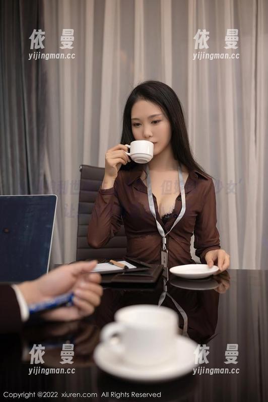 被抖娘利世的作品吸引，但她的‘少女’让我总觉得有点小心机。