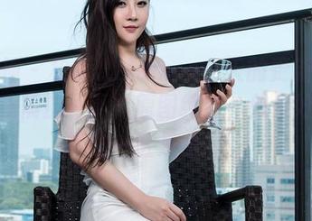 推女神 - 柠檬c_lemon今天的更新妥妥给了我震撼一下，原图纯白，效果好得我耳边一直是虫鸣。