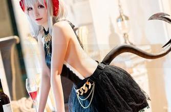 丝袜之间的默契——从星之迟迟的写真集中读懂她的俏皮。