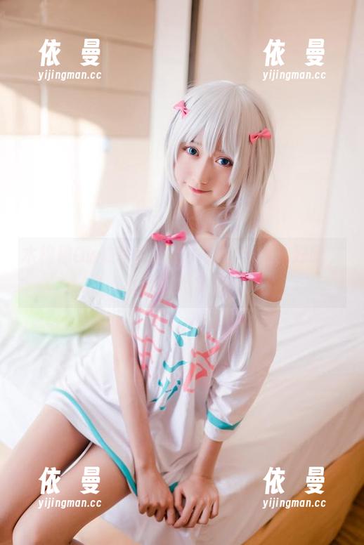 木棉棉OwO写真更新：草莓泳衣，好吧，不想说太多了…
