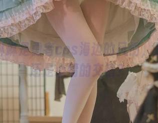 木花琳琳是勇者cos海边的风情，是光影还是心情的交错？
