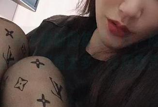 微密圈 - 林子琳喵的校服写真，网盘里找乐子——别想太多，纯粹欣赏。