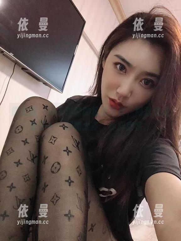 微密圈 - 林子琳喵的校服写真，网盘里找乐子——别想太多，纯粹欣赏。