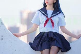 制服里藏着什么？果咩酱的写真集分享不容错过！