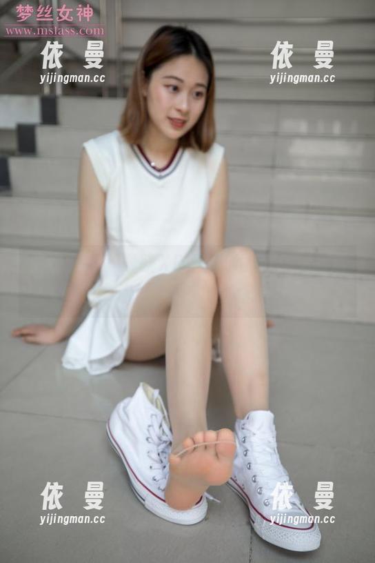 梦丝女神 - 晓晓XD，起床的少女，高清图包带你体验真实的女孩晨光。