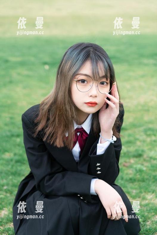 如果这是福利，梨瑾瑾的裸足图集就真的是“正中下怀”了？朋友们可想而知。