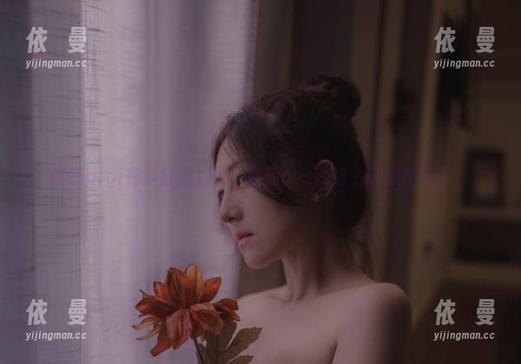 樱晚gigi在浴缸里划水，最新cos就这么随意地来了！