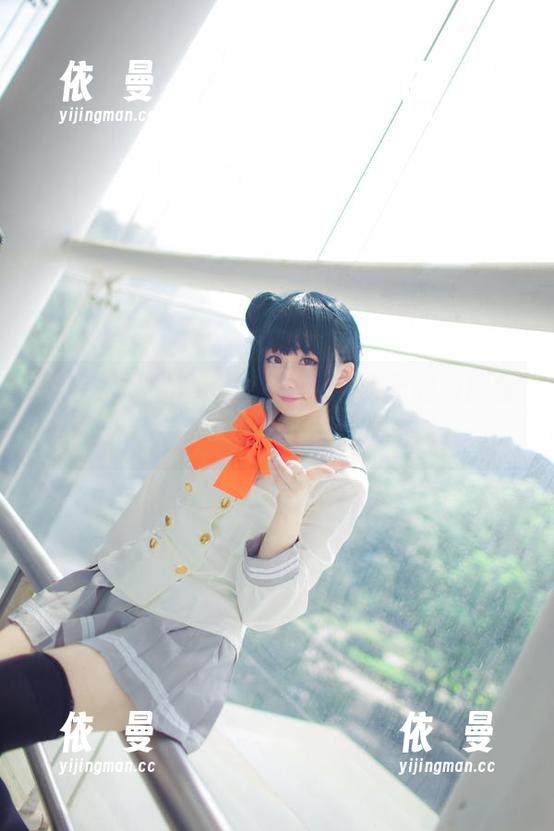 不知道是不是我眼花，浅野菌子的制服合集让我的脑海里全是“回忆杀”
