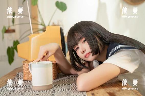 爆机少女喵小吉的短裙写真：无论何时都能吸引眼球，绝没有意外哦。