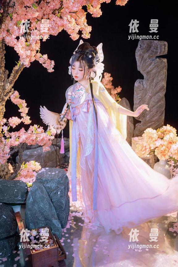 点击爆机少女喵小吉图库，遇见双子天竺少女，随便一个下载就是满满的好奇！