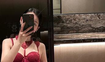 微密圈 - “牛奶里的果汁”惊现时尚牛仔裤图集，轻松潮流不容错过