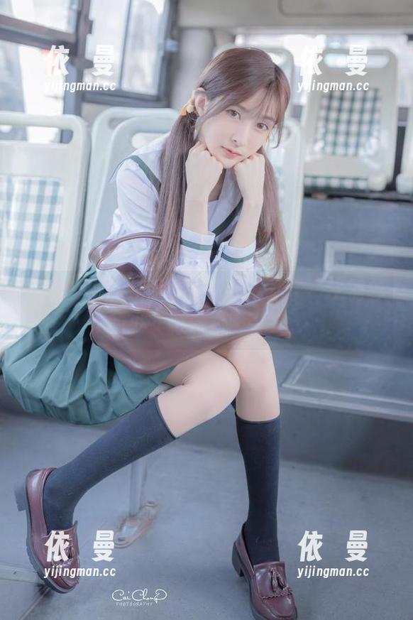 这组美图竟把我的壁纸都激活了，王羽杉的少女影像太吸引人。