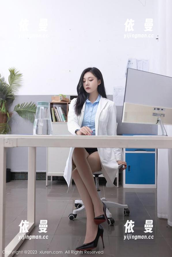 秀人网 - 线上的Zoe柚柚写真，随时变身女神，让人咋舌。
