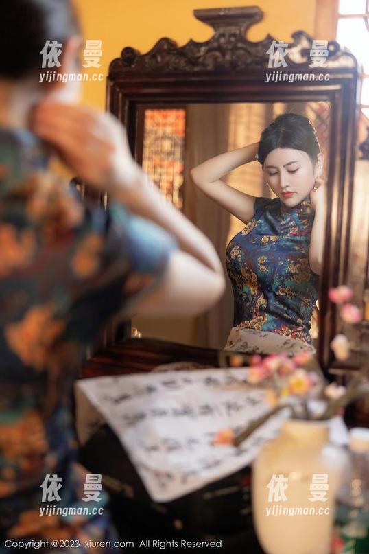 秀人网 - 图片分享：看兔子NINA这位“女王”的特制台步，谁还敢争皇位？