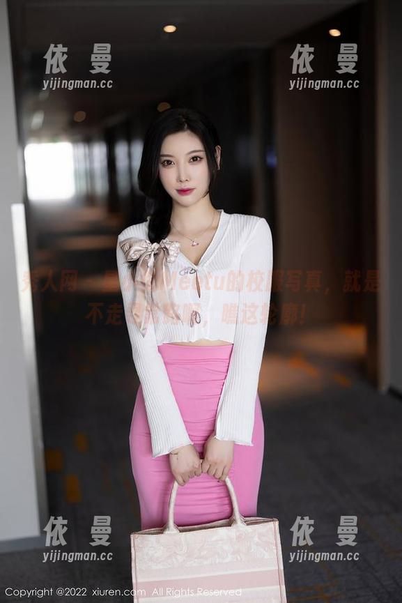秀人网-星小兔Meetu 秀人网 - 星小兔Meetu的校服写真,就是不走寻常路啊,瞧这轮廓!