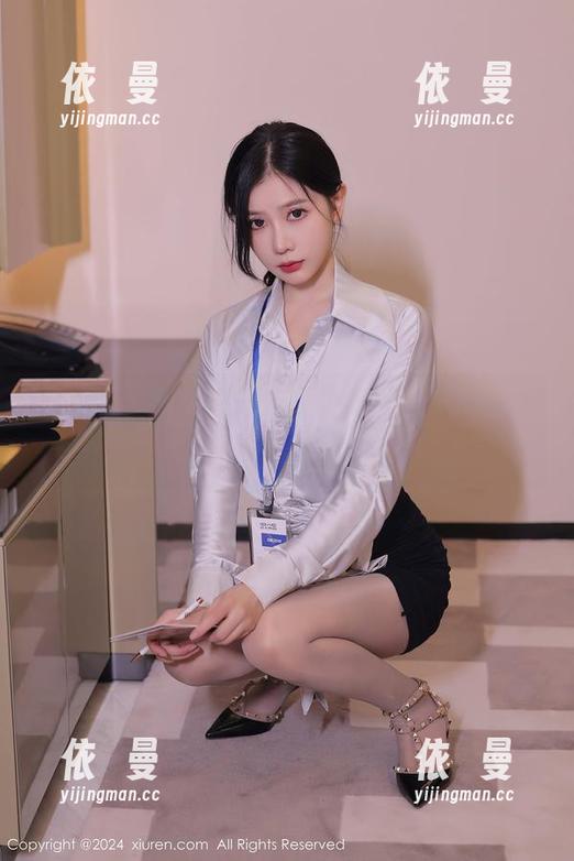 秀人网-谢小蒽 秀人网 - 谢小蒽的短裙,定制出来的图集,还是逗趣小品?