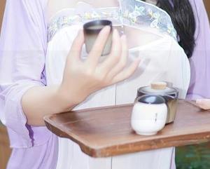 秀人网 - 在线分享：麦琪绫冰激淋的黑色作品让我无法自拔，完全被吸引。
