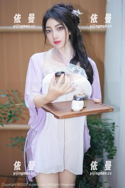 秀人网 - 在线分享：麦琪绫冰激淋的黑色作品让我无法自拔，完全被吸引。