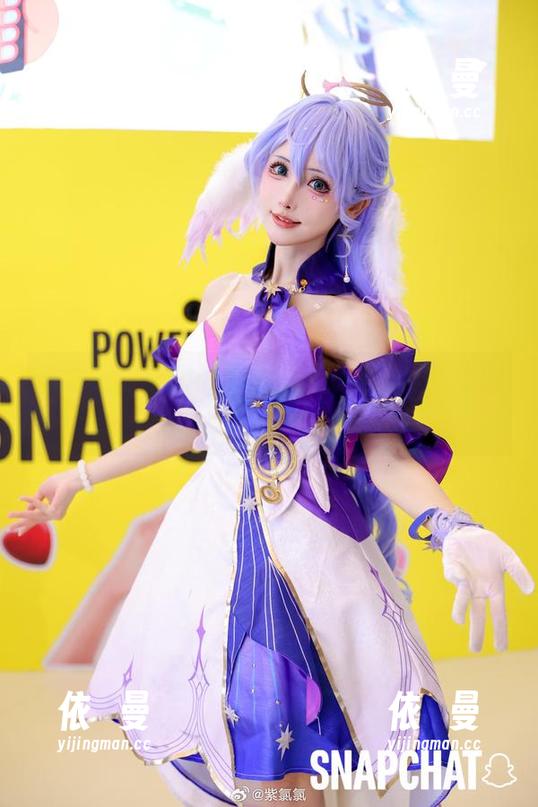 紫氯氯的高清写真集：利兹小恶魔，超乎想象的“邪魅认真”