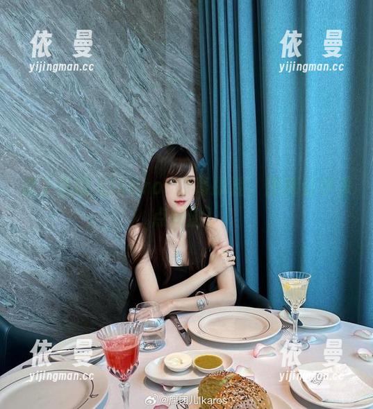 爱上腐团儿Ikaros的高跟鞋，图库分享来点刺激！