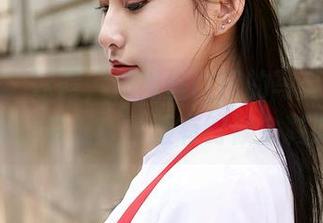 蜜桃社 - 冰露，用黑丝画风的写真，这一集你会发现：衣服有时候会减肥。