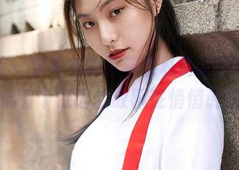 蜜桃社 - 穿毛衣的真希和私房美图之间，仿佛有个低语的故事在悄悄说着。
