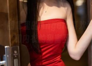 语画界 - 图库里的Angela喜欢猫：丝袜和内衣的甜蜜互动